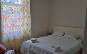 Kvija Rooms